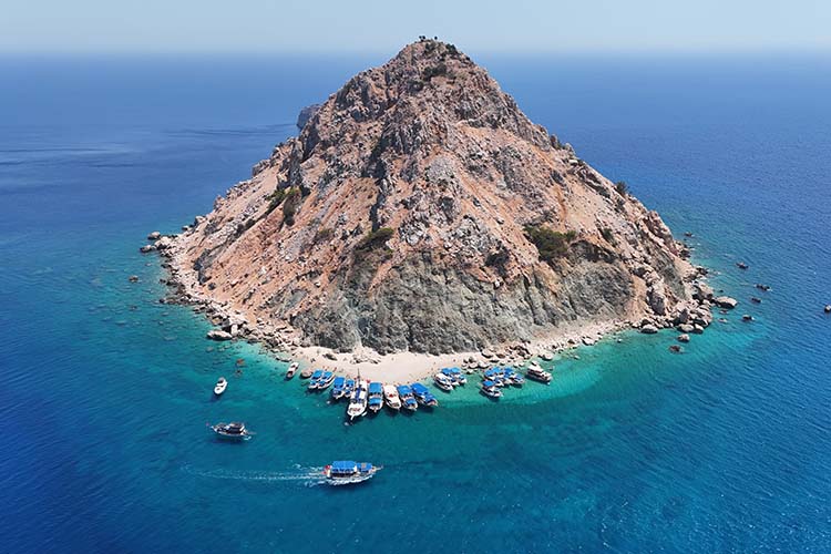 Adrasan Tekne Turu İle Akdeniz’in Eşsiz Koylarını Keşfet